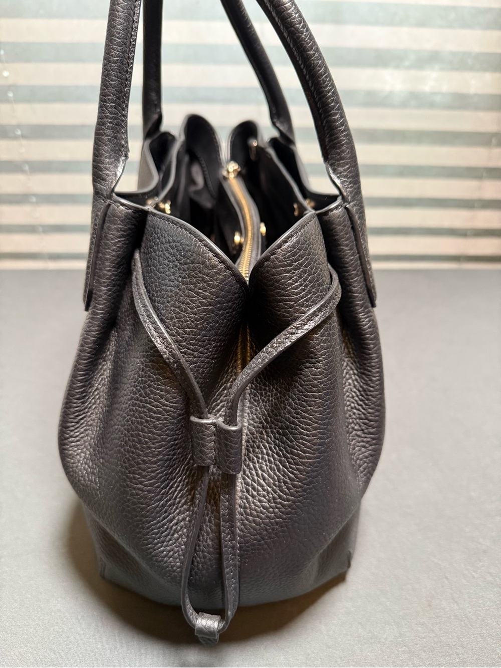 Kate Spade large dumpling in black - Picture 4 of 10